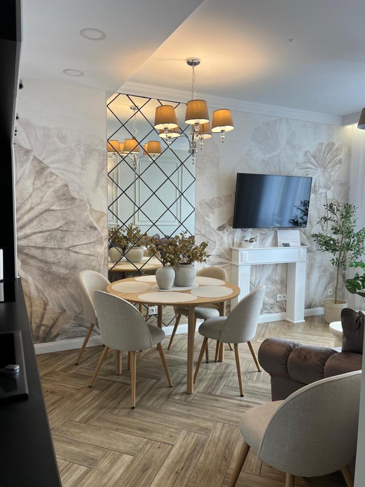 Family & Business Sauna Apartments Plac Wolnosci Centrum Downtow, - Piekny Apartament - 5 Bedroom With Private Sauna, Bath With Hydromassage, Parking, Catering Options Kielce Exterior photo